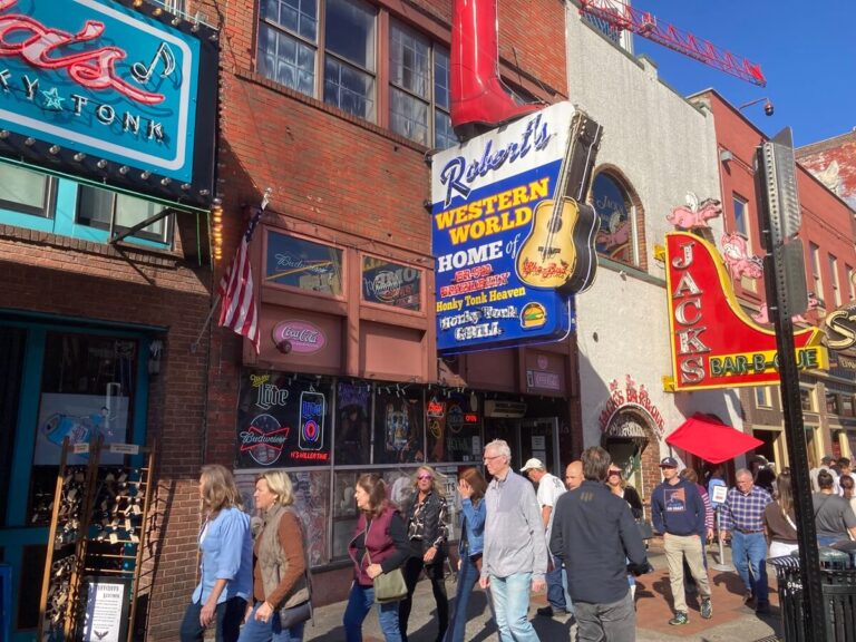 Roberts Western World