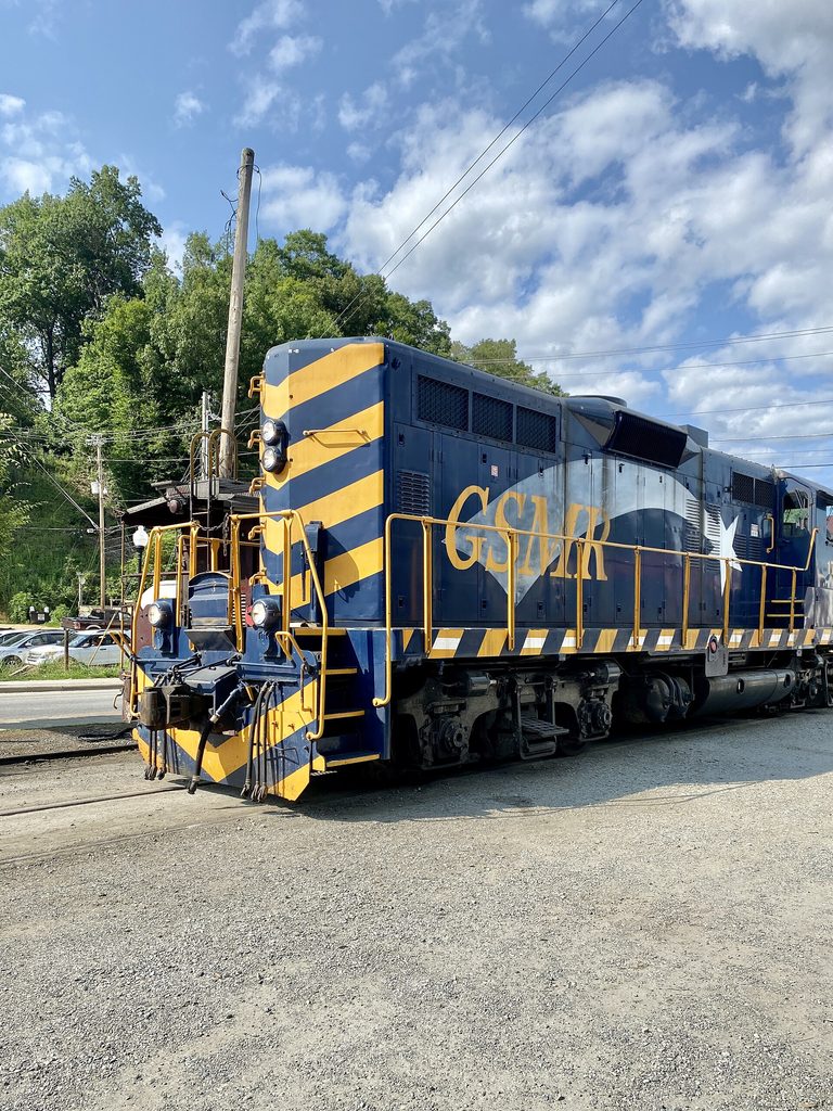The Polar Express Returns to Bryson City in November—Here’s What Each Ticket Class Includes